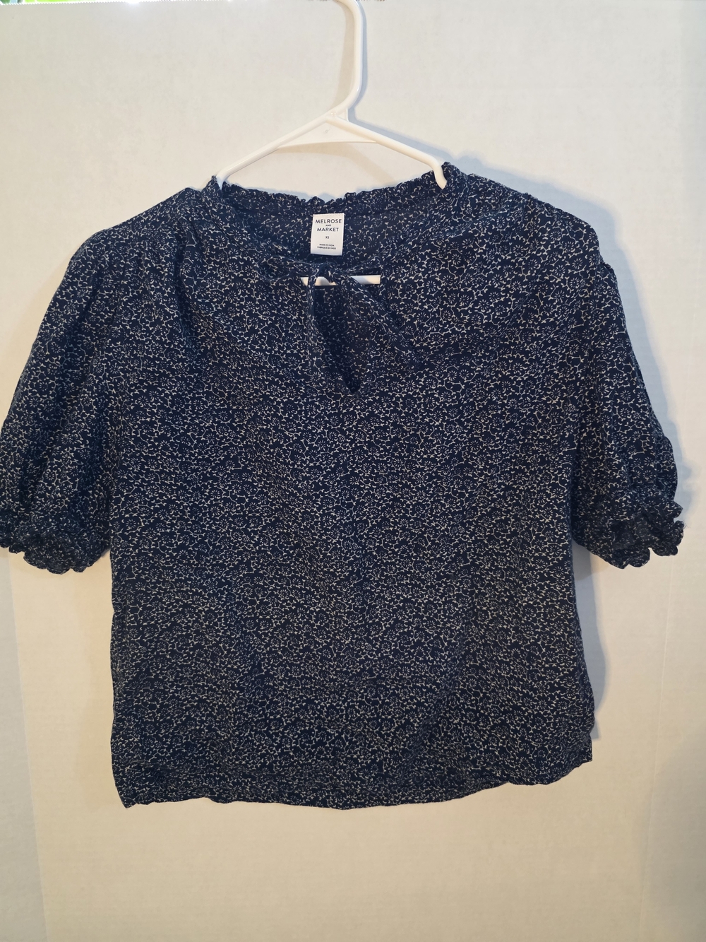 Melrose and Market Navy Micro Floral Tie-Front Puff Sleeve Top